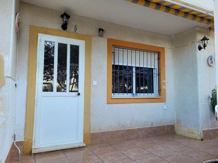 Apartamento Bajo Con Terraza Y Piscina Torrevieja Extérieur photo